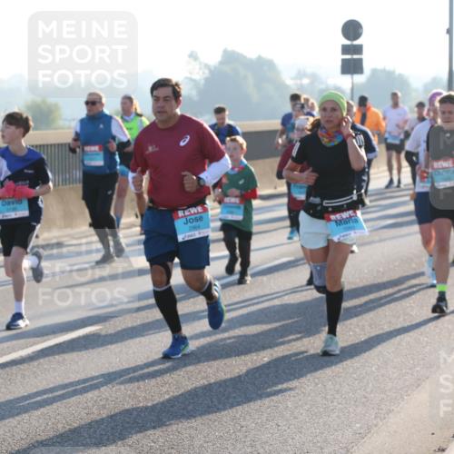 03.10.2025 - Köhlbrandbrückenlauf Lena Gebhardt http://msf.ph/oto/9063926 03.10.2025 09:21:11 Position 1 2964 meine-sportfotos.de