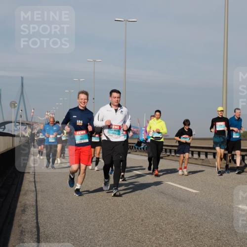 03.10.2025 - Köhlbrandbrückenlauf Fabian Wolf http://msf.ph/oto/9063933 03.10.2025 10:07:09 Position 3 2930 meine-sportfotos.de