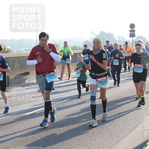 03.10.2025 - Köhlbrandbrückenlauf Lena Gebhardt http://msf.ph/oto/9063946 03.10.2025 09:21:12 Position 1 3196, 2964, 1093, 1649 meine-sportfotos.de
