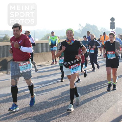 03.10.2025 - Köhlbrandbrückenlauf Lena Gebhardt http://msf.ph/oto/9063951 03.10.2025 09:21:12 Position 1 3196, 2964, 1093, 1649 meine-sportfotos.de