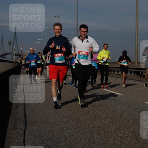 03.10.2025 - Köhlbrandbrückenlauf Fabian Wolf http://msf.ph/oto/9063952 03.10.2025 10:07:10 Position 3 3829, 2930 meine-sportfotos.de