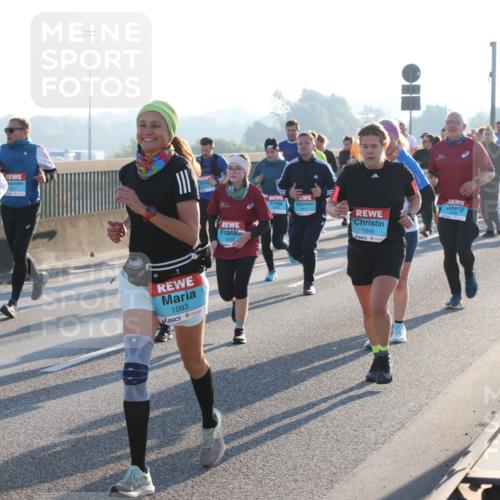 03.10.2025 - Köhlbrandbrückenlauf Lena Gebhardt http://msf.ph/oto/9063959 03.10.2025 09:21:12 Position 1 2964, 1093, 1649 meine-sportfotos.de