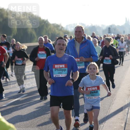 03.10.2025 - Köhlbrandbrückenlauf Jannik Wohlers http://msf.ph/oto/9063960 03.10.2025 09:24:43 Position 3 1958, 2862, 659, 2861 meine-sportfotos.de