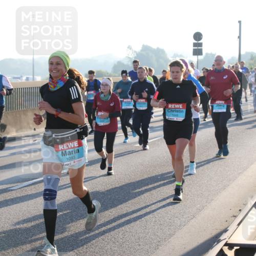 03.10.2025 - Köhlbrandbrückenlauf Lena Gebhardt http://msf.ph/oto/9063962 03.10.2025 09:21:12 Position 1 2964, 1093, 3500, 1649 meine-sportfotos.de