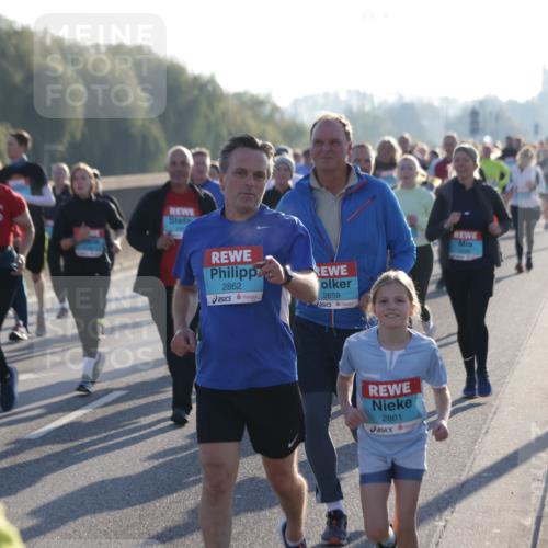 03.10.2025 - Köhlbrandbrückenlauf Jannik Wohlers http://msf.ph/oto/9063964 03.10.2025 09:24:43 Position 3 958, 2862, 2659, 2861 meine-sportfotos.de