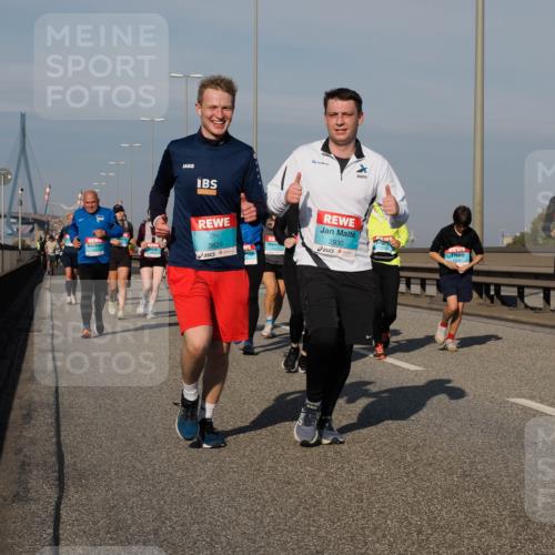03.10.2025 - Köhlbrandbrückenlauf Fabian Wolf http://msf.ph/oto/9063966 03.10.2025 10:07:10 Position 3 3231, 3829, 1577, 2930, 1539 meine-sportfotos.de