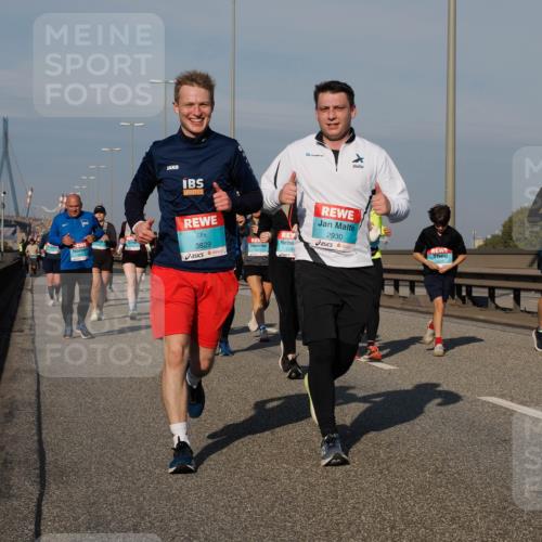 03.10.2025 - Köhlbrandbrückenlauf Fabian Wolf http://msf.ph/oto/9063972 03.10.2025 10:07:11 Position 3 3829, 2930, 228 meine-sportfotos.de