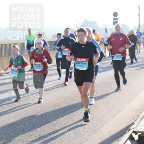 03.10.2025 - Köhlbrandbrückenlauf Lena Gebhardt http://msf.ph/oto/9063974 03.10.2025 09:21:13 Position 1 1093, 1649 meine-sportfotos.de