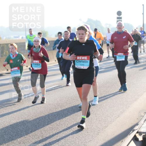 03.10.2025 - Köhlbrandbrückenlauf Lena Gebhardt http://msf.ph/oto/9063980 03.10.2025 09:21:13 Position 1 1649 meine-sportfotos.de