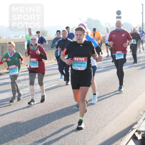 03.10.2025 - Köhlbrandbrückenlauf Lena Gebhardt http://msf.ph/oto/9063983 03.10.2025 09:21:13 Position 1 3499, 3500, 1649 meine-sportfotos.de