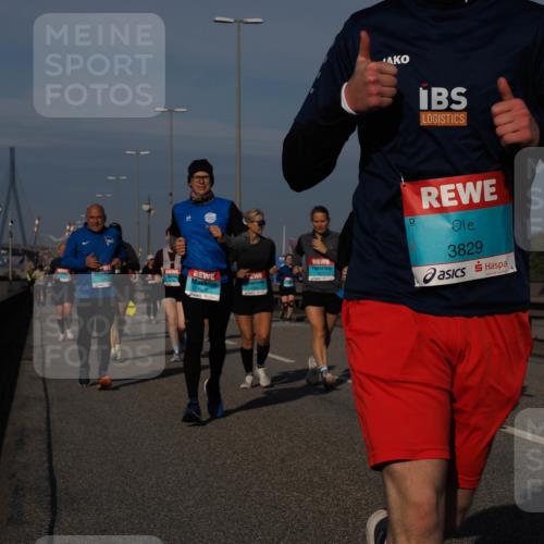 03.10.2025 - Köhlbrandbrückenlauf Fabian Wolf http://msf.ph/oto/9063998 03.10.2025 10:07:12 Position 3 2952, 1394, 1577, 3829 meine-sportfotos.de