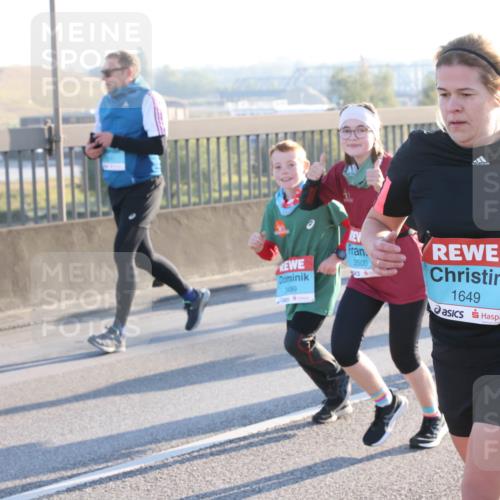 03.10.2025 - Köhlbrandbrückenlauf Lena Gebhardt http://msf.ph/oto/9064004 03.10.2025 09:21:14 Position 1 3499, 3500, 1649, 1640 meine-sportfotos.de