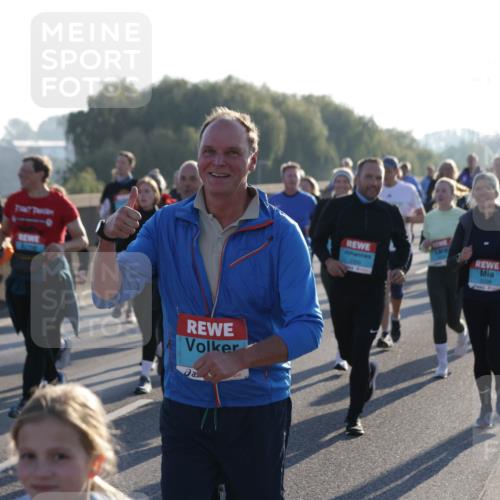 03.10.2025 - Köhlbrandbrückenlauf Jannik Wohlers http://msf.ph/oto/9064011 03.10.2025 09:24:45 Position 3 2300, 2298 meine-sportfotos.de