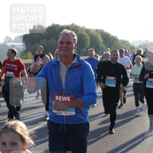 03.10.2025 - Köhlbrandbrückenlauf Jannik Wohlers http://msf.ph/oto/9064012 03.10.2025 09:24:45 Position 3 2300 meine-sportfotos.de