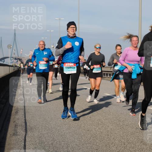 03.10.2025 - Köhlbrandbrückenlauf Fabian Wolf http://msf.ph/oto/9064017 03.10.2025 10:07:13 Position 3 3231, 2952, 1394, 2284, 224 meine-sportfotos.de