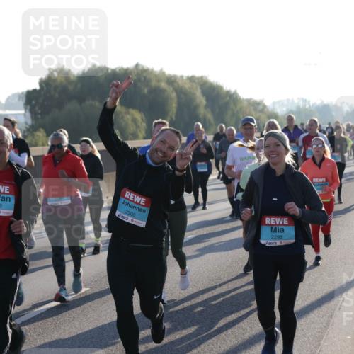 03.10.2025 - Köhlbrandbrückenlauf Jannik Wohlers http://msf.ph/oto/9064019 03.10.2025 09:24:46 Position 3 2468, 2300, 2298 meine-sportfotos.de