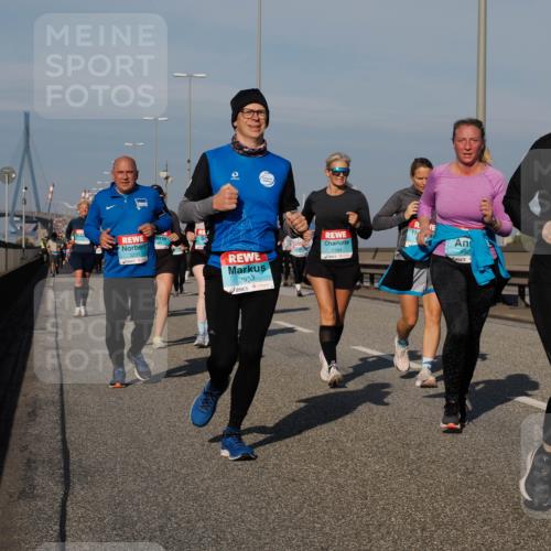 03.10.2025 - Köhlbrandbrückenlauf Fabian Wolf http://msf.ph/oto/9064022 03.10.2025 10:07:13 Position 3 3231, 2952, 1394, 192, 2284, 22 meine-sportfotos.de