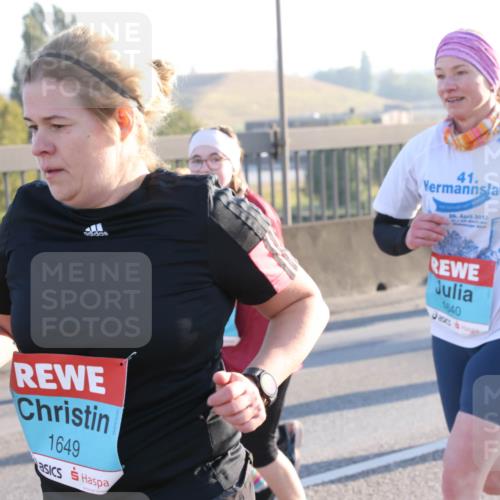 03.10.2025 - Köhlbrandbrückenlauf Lena Gebhardt http://msf.ph/oto/9064025 03.10.2025 09:21:15 Position 1 41, 29, 2012, 1640, 1649 meine-sportfotos.de