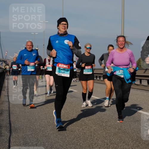 03.10.2025 - Köhlbrandbrückenlauf Fabian Wolf http://msf.ph/oto/9064026 03.10.2025 10:07:13 Position 3 3231, 1394, 2952, 192, 2284 meine-sportfotos.de