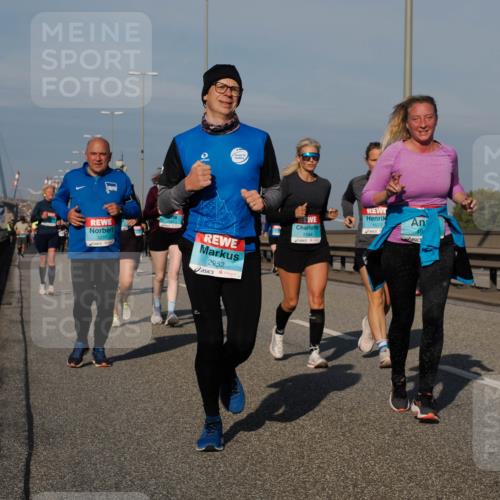 03.10.2025 - Köhlbrandbrückenlauf Fabian Wolf http://msf.ph/oto/9064031 03.10.2025 10:07:14 Position 3 3231, 2952, 1394, 1577, 19 meine-sportfotos.de