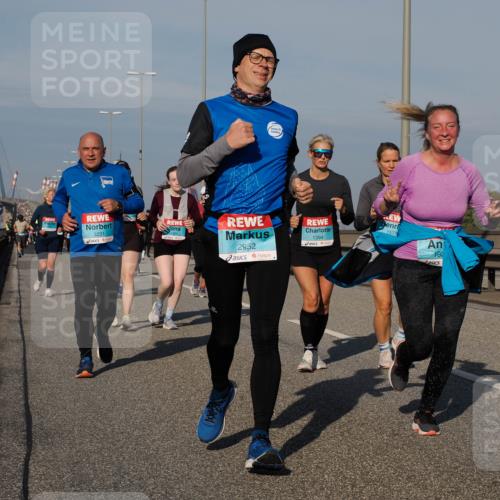 03.10.2025 - Köhlbrandbrückenlauf Fabian Wolf http://msf.ph/oto/9064034 03.10.2025 10:07:14 Position 3 3231, 3389, 2952, 1394, 1577, 192 meine-sportfotos.de