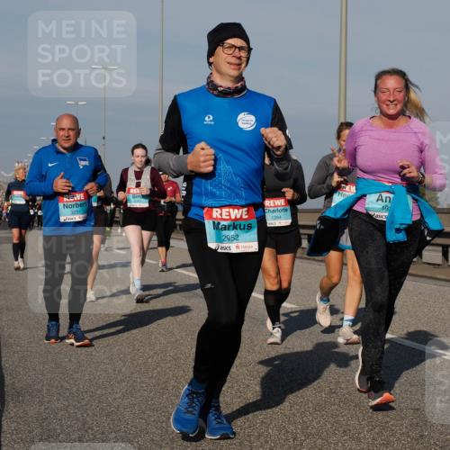 03.10.2025 - Köhlbrandbrückenlauf Fabian Wolf http://msf.ph/oto/9064037 03.10.2025 10:07:14 Position 3 3231, 2952, 1394, 19 meine-sportfotos.de