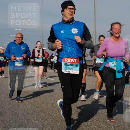 03.10.2025 - Köhlbrandbrückenlauf Fabian Wolf http://msf.ph/oto/9064041 03.10.2025 10:07:14 Position 3 3231, 2952, 1577, 192 meine-sportfotos.de