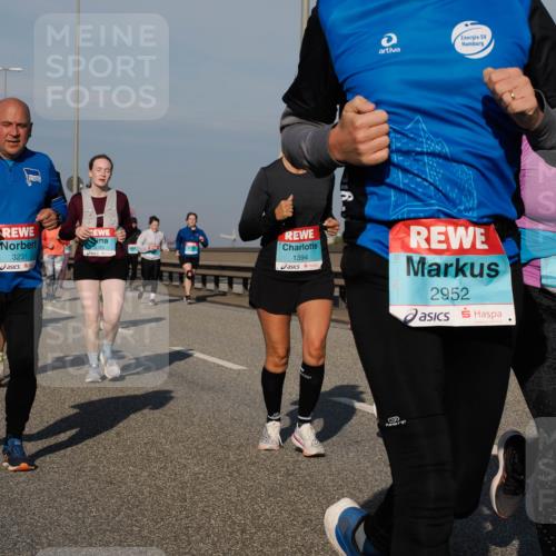 03.10.2025 - Köhlbrandbrückenlauf Fabian Wolf http://msf.ph/oto/9064050 03.10.2025 10:07:15 Position 3 3231, 3389, 1394, 2952, 192 meine-sportfotos.de