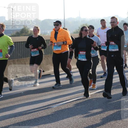 03.10.2025 - Köhlbrandbrückenlauf Lena Gebhardt http://msf.ph/oto/9064067 03.10.2025 09:21:17 Position 1 1663, 1453, 1667, 1603, 1535, 1469 meine-sportfotos.de