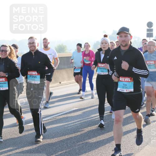 03.10.2025 - Köhlbrandbrückenlauf Lena Gebhardt http://msf.ph/oto/9064086 03.10.2025 09:21:18 Position 1 1667, 1603, 1535, 1469, 3734, 1523 meine-sportfotos.de