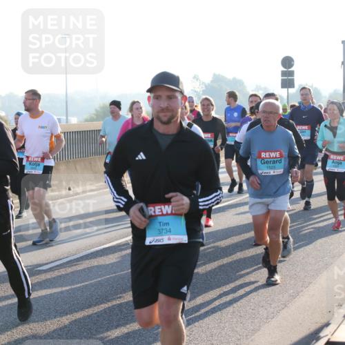 03.10.2025 - Köhlbrandbrückenlauf Lena Gebhardt http://msf.ph/oto/9064097 03.10.2025 09:21:18 Position 1 1535, 3345, 3734, 1523 meine-sportfotos.de