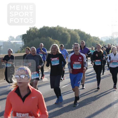 03.10.2025 - Köhlbrandbrückenlauf Jannik Wohlers http://msf.ph/oto/9064112 03.10.2025 09:24:50 Position 3 2397, 3090, 3089, 3088, 2356 meine-sportfotos.de