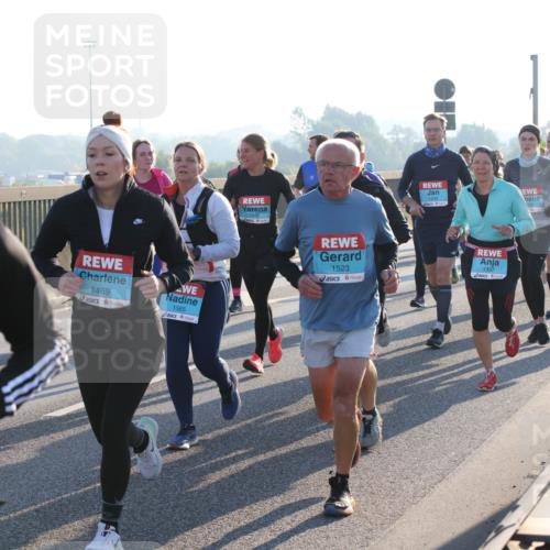 03.10.2025 - Köhlbrandbrückenlauf Lena Gebhardt http://msf.ph/oto/9064115 03.10.2025 09:21:19 Position 1 3734, 1469, 1565, 1049, 1523, 1337 meine-sportfotos.de