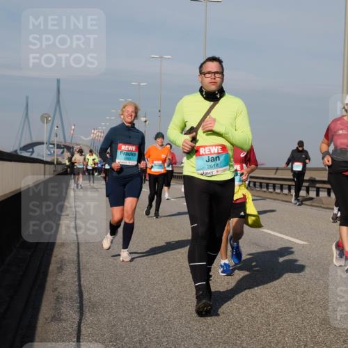03.10.2025 - Köhlbrandbrückenlauf Fabian Wolf http://msf.ph/oto/9064117 03.10.2025 10:07:19 Position 3 2493, 2618 meine-sportfotos.de