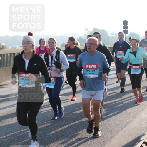 03.10.2025 - Köhlbrandbrückenlauf Lena Gebhardt http://msf.ph/oto/9064122 03.10.2025 09:21:19 Position 1 1469, 1565, 1049, 1523, 1337 meine-sportfotos.de
