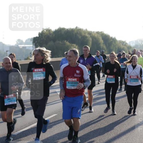 03.10.2025 - Köhlbrandbrückenlauf Jannik Wohlers http://msf.ph/oto/9064126 03.10.2025 09:24:51 Position 3 3090, 3089, 3088, 2289 meine-sportfotos.de