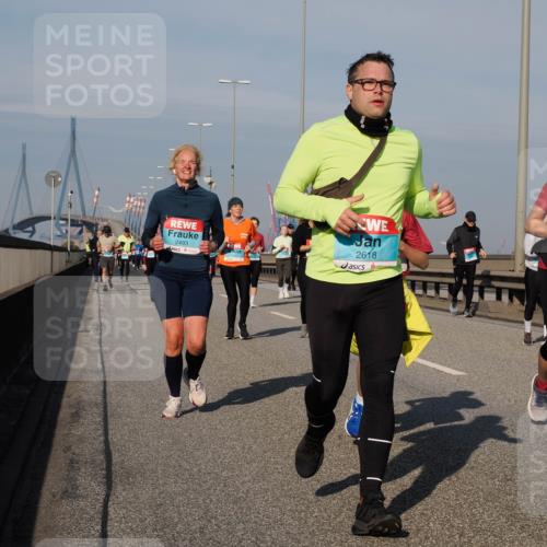 03.10.2025 - Köhlbrandbrückenlauf Fabian Wolf http://msf.ph/oto/9064127 03.10.2025 10:07:19 Position 3 2493, 2618 meine-sportfotos.de