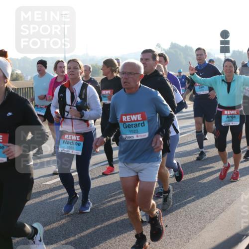 03.10.2025 - Köhlbrandbrückenlauf Lena Gebhardt http://msf.ph/oto/9064130 03.10.2025 09:21:19 Position 1 3345, 1469, 1565, 1523, 1439, 1337 meine-sportfotos.de