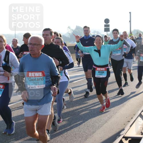 03.10.2025 - Köhlbrandbrückenlauf Lena Gebhardt http://msf.ph/oto/9064135 03.10.2025 09:21:20 Position 1 1565, 1523, 1337, 1654 meine-sportfotos.de