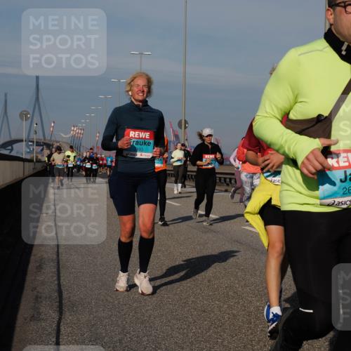 03.10.2025 - Köhlbrandbrückenlauf Fabian Wolf http://msf.ph/oto/9064145 03.10.2025 10:07:20 Position 3 2493, 2618 meine-sportfotos.de