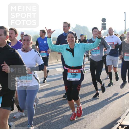 03.10.2025 - Köhlbrandbrückenlauf Lena Gebhardt http://msf.ph/oto/9064154 03.10.2025 09:21:20 Position 1 1467, 492, 2749, 1337, 1438 meine-sportfotos.de