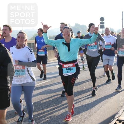 03.10.2025 - Köhlbrandbrückenlauf Lena Gebhardt http://msf.ph/oto/9064160 03.10.2025 09:21:20 Position 1 1467, 1492, 2749, 1337, 1438 meine-sportfotos.de
