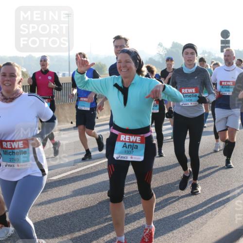 03.10.2025 - Köhlbrandbrückenlauf Lena Gebhardt http://msf.ph/oto/9064167 03.10.2025 09:21:21 Position 1 3751, 1438, 0, 2749, 1337, 3166, 1654 meine-sportfotos.de