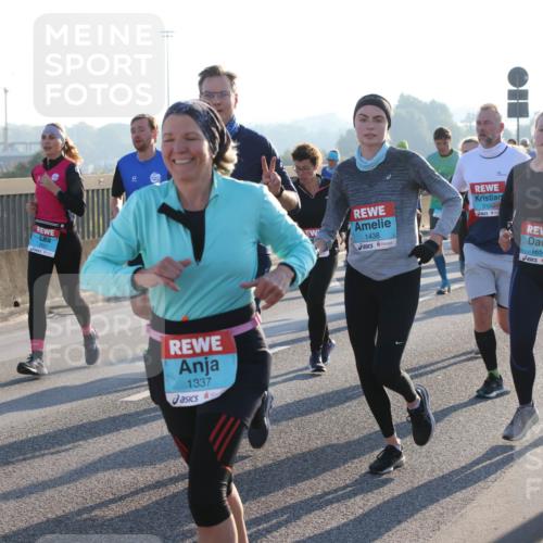 03.10.2025 - Köhlbrandbrückenlauf Lena Gebhardt http://msf.ph/oto/9064181 03.10.2025 09:21:21 Position 1 1337, 1438, 3166, 1654 meine-sportfotos.de