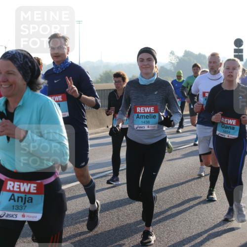 03.10.2025 - Köhlbrandbrückenlauf Lena Gebhardt http://msf.ph/oto/9064186 03.10.2025 09:21:21 Position 1 1438, 1654, 1337 meine-sportfotos.de