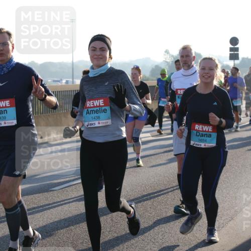 03.10.2025 - Köhlbrandbrückenlauf Lena Gebhardt http://msf.ph/oto/9064193 03.10.2025 09:21:22 Position 1 1439, 1438, 1654 meine-sportfotos.de