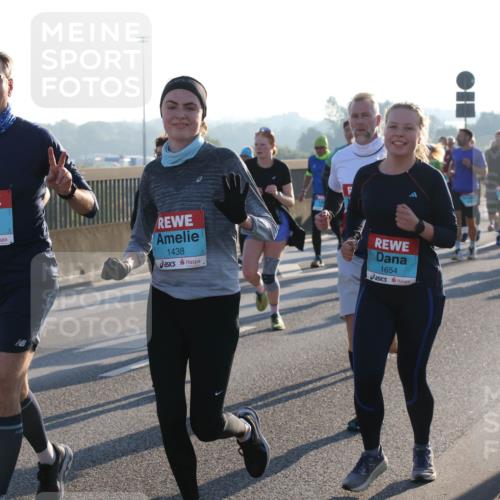 03.10.2025 - Köhlbrandbrückenlauf Lena Gebhardt http://msf.ph/oto/9064194 03.10.2025 09:21:22 Position 1 1439, 1438, 1654 meine-sportfotos.de