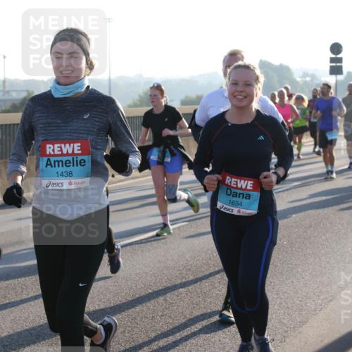03.10.2025 - Köhlbrandbrückenlauf Lena Gebhardt http://msf.ph/oto/9064200 03.10.2025 09:21:22 Position 1 1438, 1654 meine-sportfotos.de