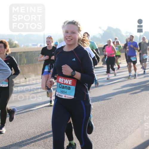 03.10.2025 - Köhlbrandbrückenlauf Lena Gebhardt http://msf.ph/oto/9064205 03.10.2025 09:21:23 Position 1 1654 meine-sportfotos.de