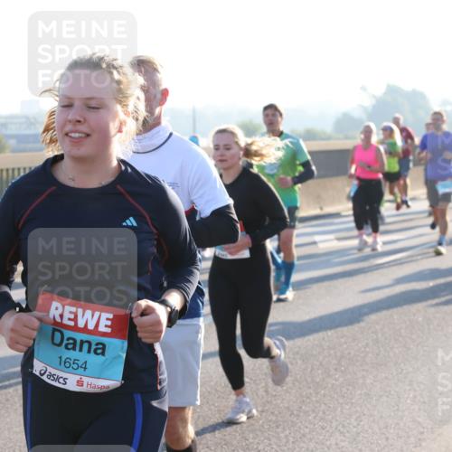 03.10.2025 - Köhlbrandbrückenlauf Lena Gebhardt http://msf.ph/oto/9064217 03.10.2025 09:21:23 Position 1 1305, 1654 meine-sportfotos.de